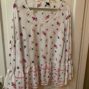 3X Rayon blouse white with black and pink and purple originally from Belks